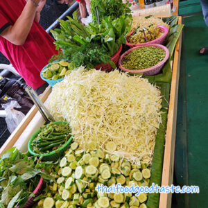 อาหารถวายพระใกล้ฉัน